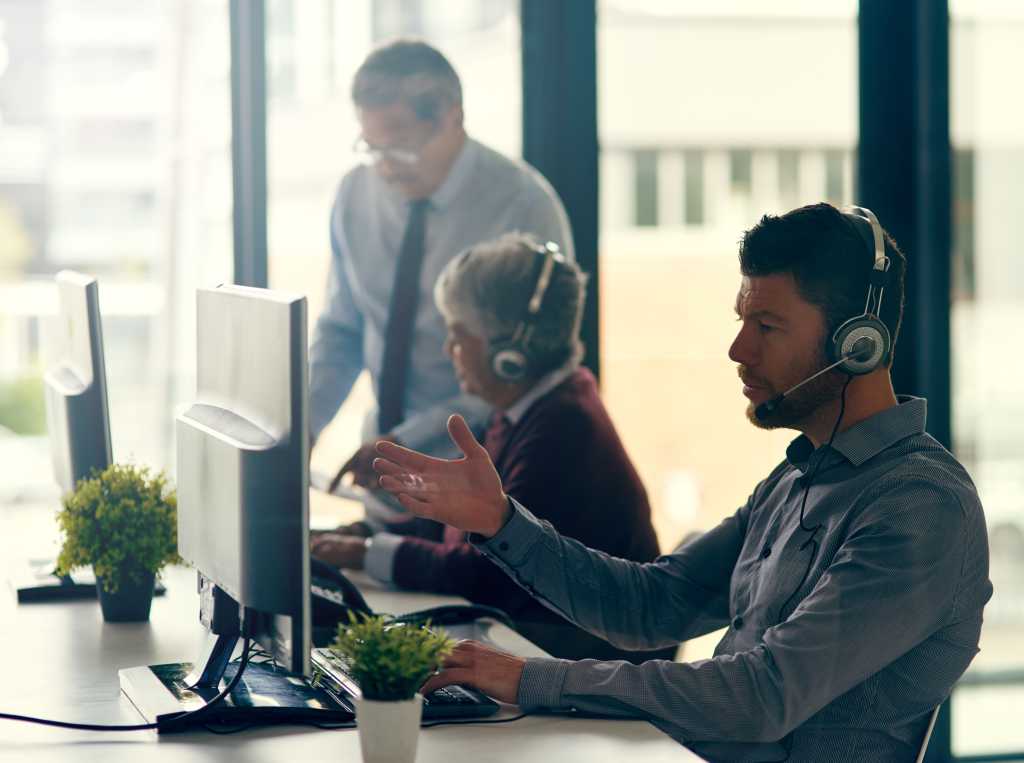 Usando a classificação de email movida a IA para acelerar as respostas da Help Desk