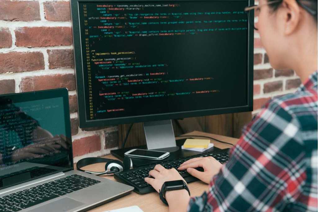 JavaScript, MacOS lidera o uso da pesquisa mundial de desenvolvedores