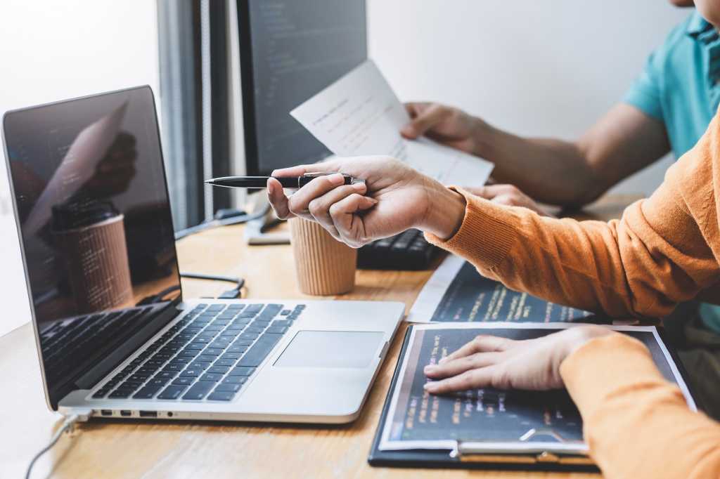 As entrevistas de desenvolvedor de software devem incluir codificação?