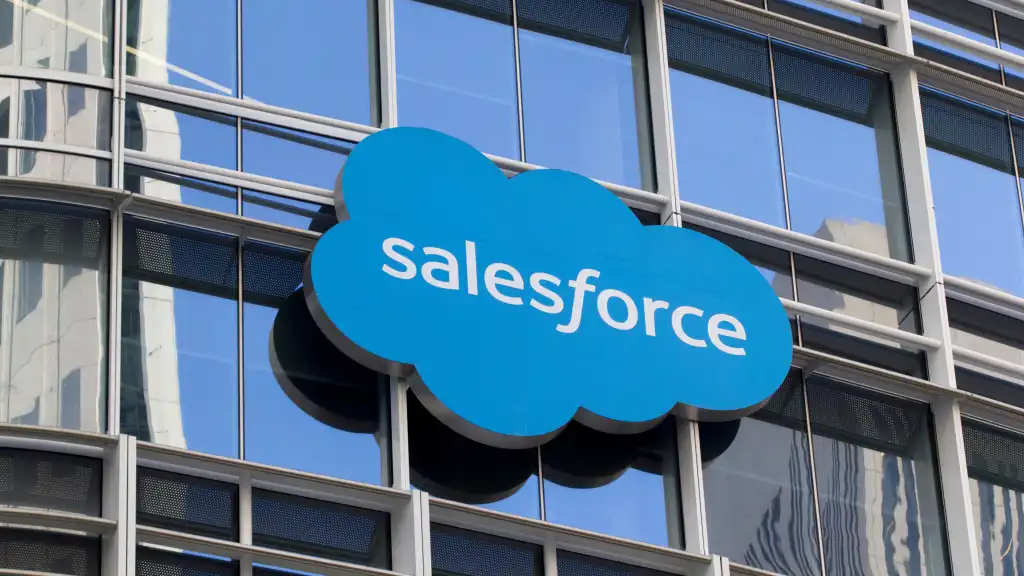 Salesforce lança Headless 360 para oferecer suporte aos primeiros fluxos de trabalho empresariais dos agentes